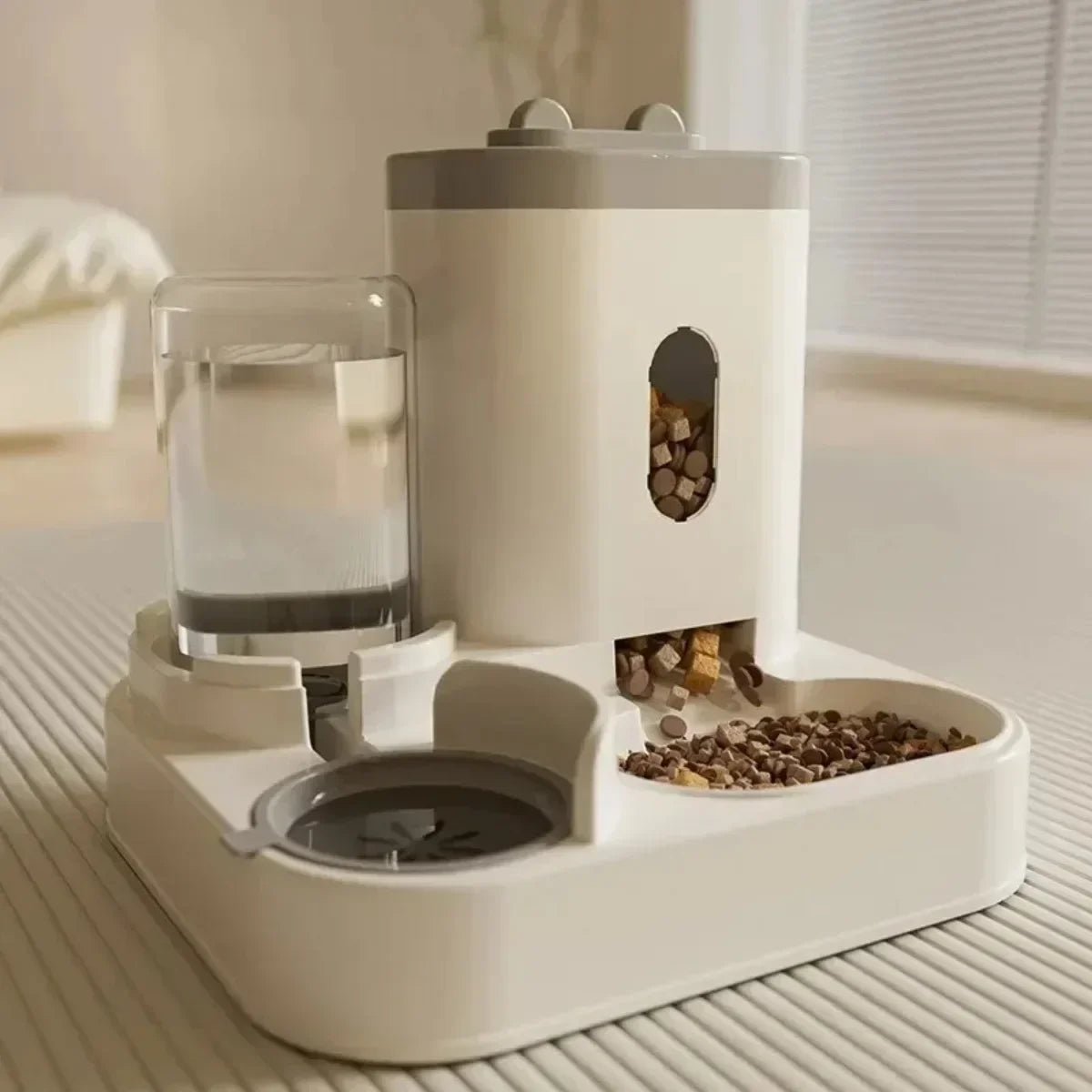 Automatic Feeder for Dogs & Cats - With Water Fountain